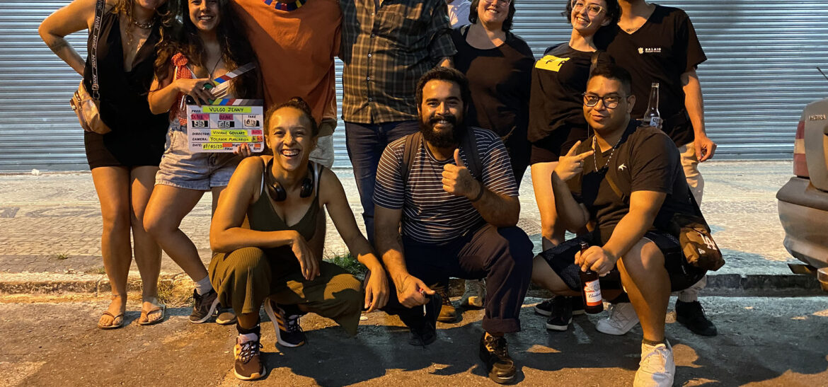 Egressa do Bacharelado em Cinema realiza exibição de filme contemplado em projeto de Fomento a novos artistas